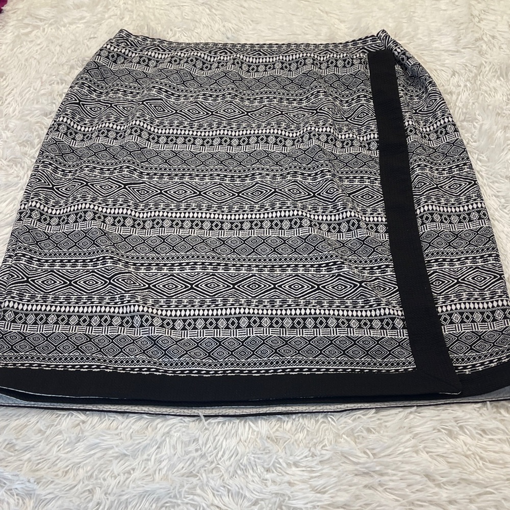 Cato Black and White Geometric Skirt WOMENS SIZE 18/20 FLAP IN FRONT